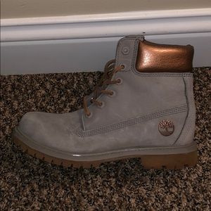 GREY & GOLD TIMBERLANDS